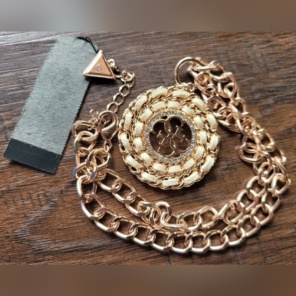 Guess Glam Rose Gold Pendant Necklace